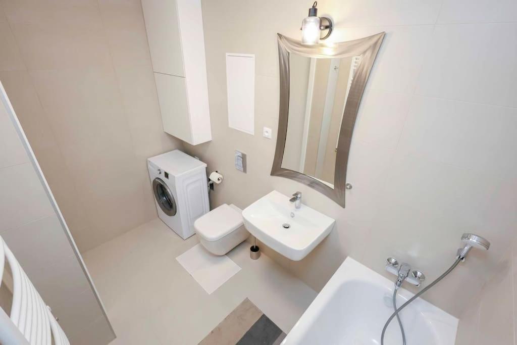 Danubius One - Spacious Apartment W Free Parking Bratislava Ngoại thất bức ảnh