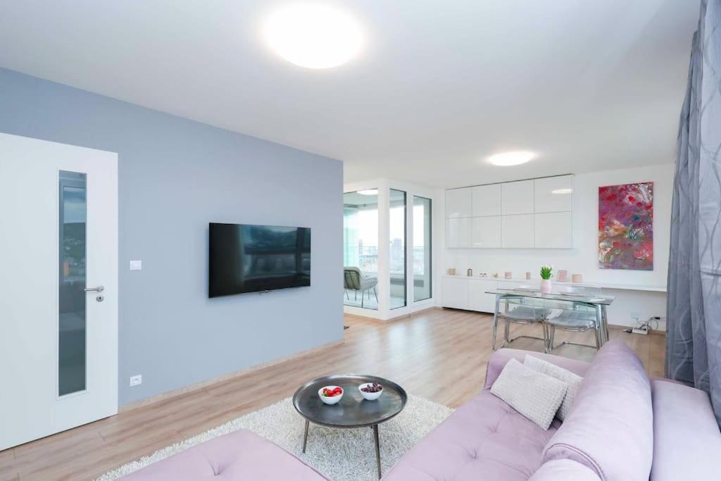 Danubius One - Spacious Apartment W Free Parking Bratislava Ngoại thất bức ảnh