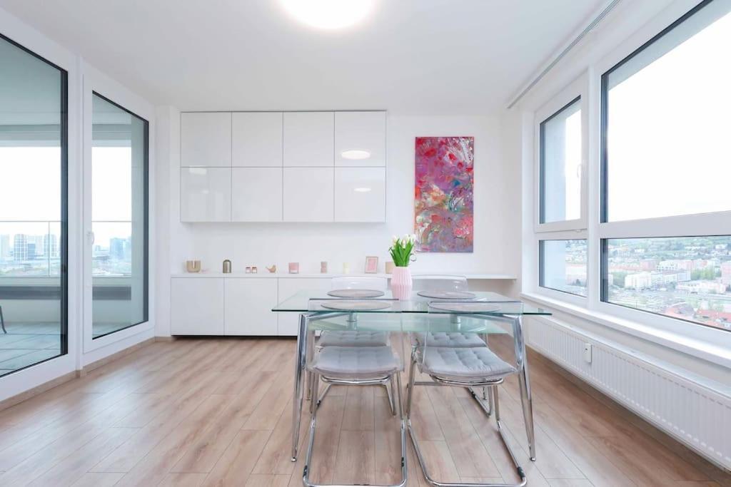 Danubius One - Spacious Apartment W Free Parking Bratislava Ngoại thất bức ảnh
