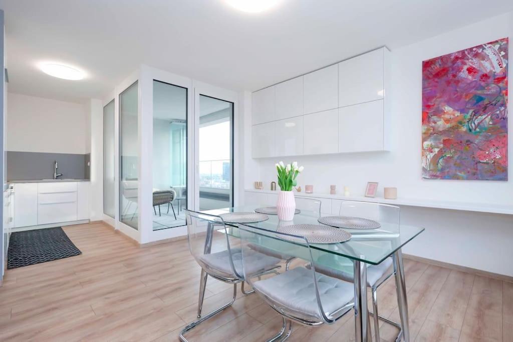 Danubius One - Spacious Apartment W Free Parking Bratislava Ngoại thất bức ảnh