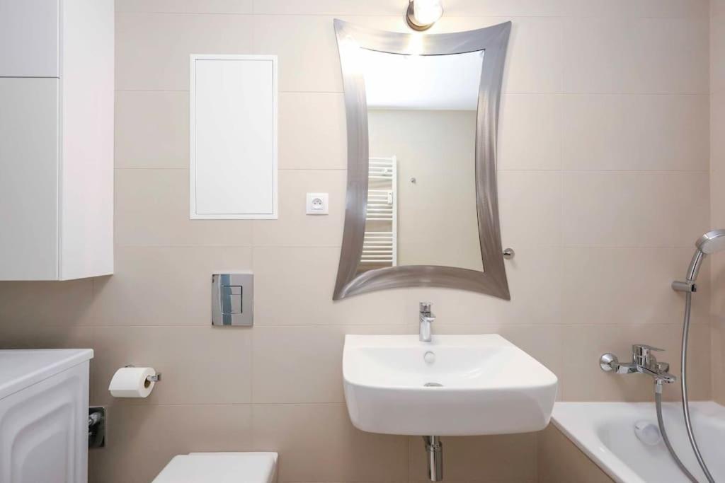 Danubius One - Spacious Apartment W Free Parking Bratislava Ngoại thất bức ảnh