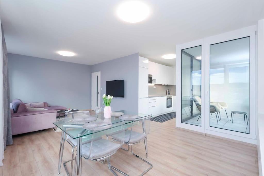 Danubius One - Spacious Apartment W Free Parking Bratislava Ngoại thất bức ảnh
