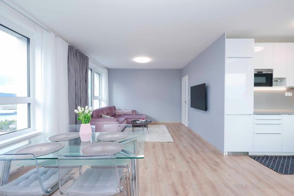 Danubius One - Spacious Apartment W Free Parking Bratislava Ngoại thất bức ảnh