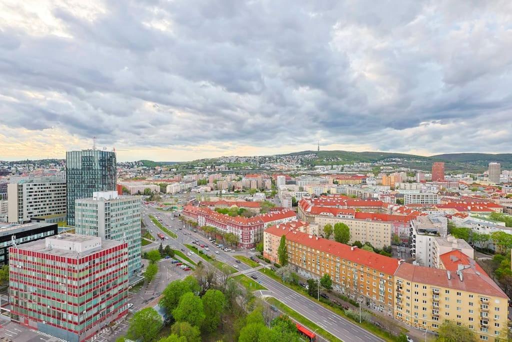 Danubius One - Spacious Apartment W Free Parking Bratislava Ngoại thất bức ảnh