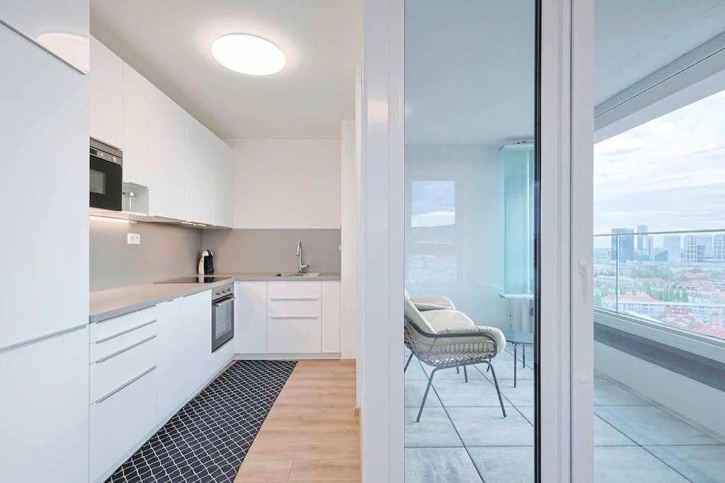 Danubius One - Spacious Apartment W Free Parking Bratislava Ngoại thất bức ảnh
